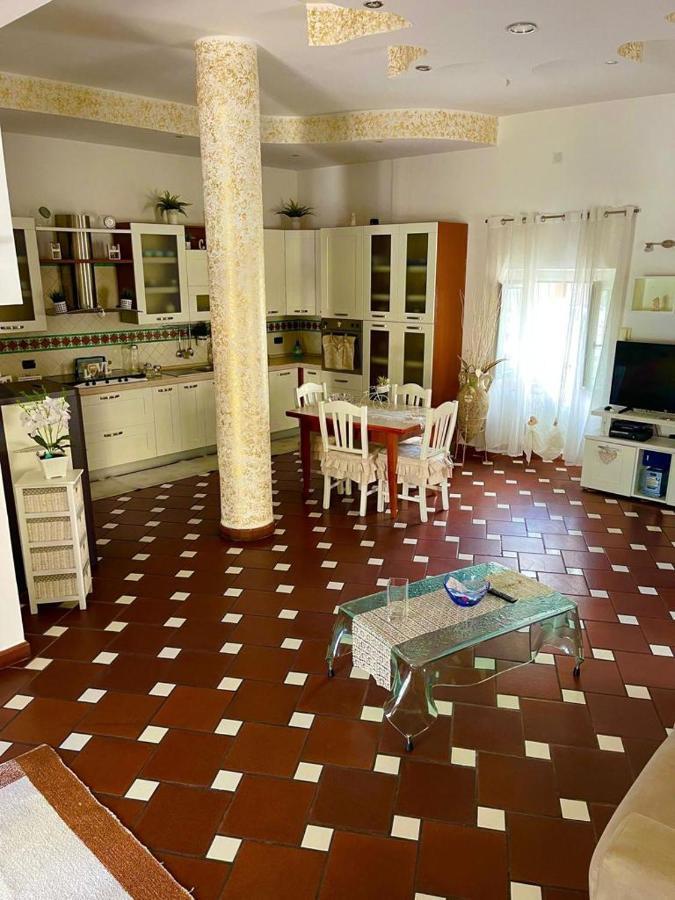 Appartamento Holiday House Il Castello Di Anna Vietri Esterno foto